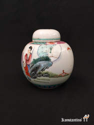 502-C. Jarroncito de porcelana con tapa. China S. XIX, 14 cms