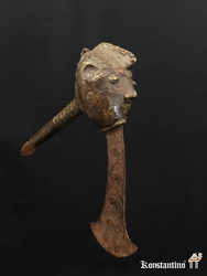 1453-Afr Hacha de los Chamba.Camerun, Antigua 40 x 29 cms