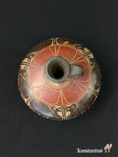 1351-C Vasija Guaco del Perú. Pieza policromada con motivos zoomorfos. 