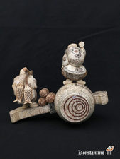 202-C Preciosa escultura japonesa con motivos tradicionales