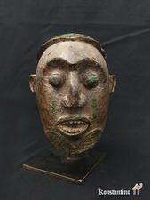 1305-Afr Mascara casco de la etnia Tikar, 29 x 18 cms