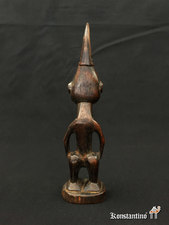 Parte de atrás de la figura