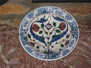 Plato de ceramica Iznik Turquia S XVII. 26 cms. 1730. Antigüedades