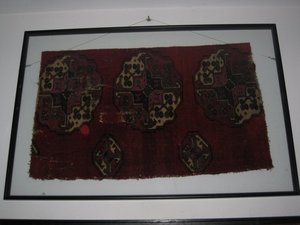 Fragmento de Salor,Turquestan.Aparece en el catálogo de Sothebys New York de Septiembre 1993.Pertenecio a la colección de John Thompson.0, 63 x 0, 38. 12247. Antigüedades