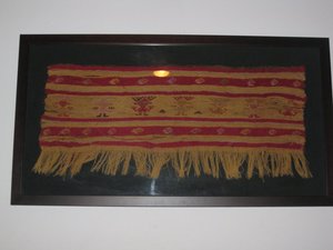 Textil preincaico antropomorfo. Chancay. 0, 78 x 0, 42. 24. Antigüedades