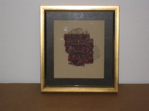 Textil precolombino ( fragmento.Perú) . 014 x 013. 21 x 18 ( con marco  ). 1481. Antigüedades