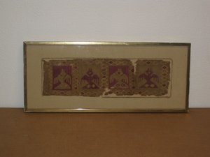 Textil precolombino. Fargmento de 4 condores. Peru. 050 x 015 ( sin marco ) - 1482. Antigüedades