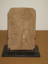 Relieve en piedra. Réplica de pieza egipcia  antigua. 047 x 032 - 1972. Antigüedades
