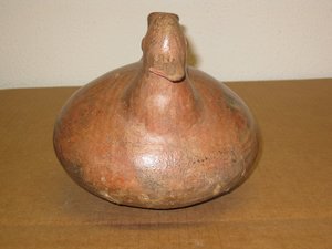 Vasija Guaco precolombina en terracota. Perú. 18 cms - 1631. Antigüedades