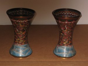 Pareja de jarrones cloissone chinos. S XIX. 25 cms C U. 581 - 582. Antigüedades
