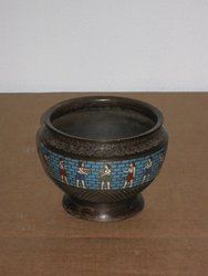 Pareja de cuencos cloisonne con figuras. China S XIX. 13, 5 x 15 cms. C U. 520 - 521. Antigüedades