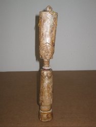 Figura con collares y grabados.Akvavas Fante. Ghana, Antigüa. 32,5 cms. 1872. Arte africano