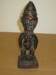 Figura Ibeji  . Macho, 24 cms. Nigeria. 1553. Arte africano. VENDIDA
