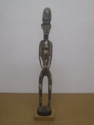 Figura Yoruba. C. de Marfil. 0, 80 x 0,10. 55. Arte africano