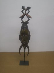 Mascara Guro con Calao. C de Marfil . 0,79 x 0, 20. 208. Arte africano