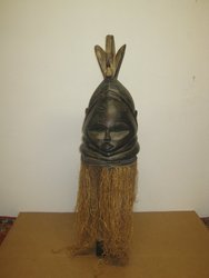 Casco Mende con  Rafia.old, Sierra Leona. 0,60 x 0,30. 533. Arte africano