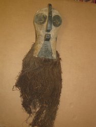Máscara Songye con Rafita, Ant. Congo. 0, 46 x 0,  23. 470. Arte africano
