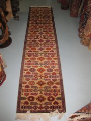 Daghestan. Pieza con lanas de oveja de estepa, bordes que forman parte de la estructura. (pieza hecha bajo subvención sovietica en la década de los 70 ). 2,81 x 0,62 - 6405. Alfombras y Kilims