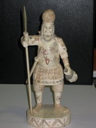 Samurai con lanza y espada. Japón 1ºs S XX. 25 x 9 cms. 270. Coleccionables