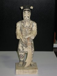 Samurai con espada. Japón 1ºs S XX. 28 x 8 cms. 268. Coleccionables