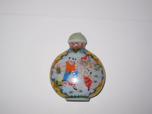 Perfumeros de porcelana  "Quianlon". China Primeros del XX. 7, 5 cms - 1016. Coleccionables