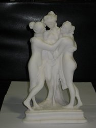 Las tres gracias en Màrmol por Antonio Canova. Europa. 28 cms. 1388. Coleccionables.VENDIDA