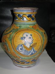 Albarelo antigüo con figura. Italia o España. 26 cms. 1311. Coleccionables
