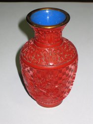 Jarrón laca sobre metal. China 1ºs del XX. 19 cms. 592. Regalo y decoración