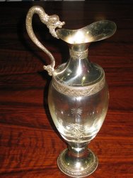 Jarra con metal. Italia S. XX. 29 cms. 736. Regalo y decoración