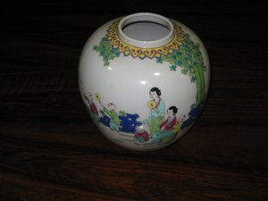 Jarroncito redondo. China siglos XIX al XX. 18, 5. 529. Regalo y decoración