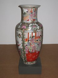 Jarrón con motivos orientales. China circa de 1930. 46 cms. 302. Regalo y decoración