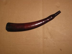 Trompeta cuerno Mongo. Camerún. Antigua. 44cms. 1520.  Regalo y decoración
