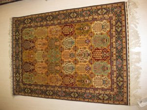 Hereque Top Quality. Seda 100% y detalles en oro. ( Extrema finura 200 nudos cm2 ). Pieza de maestro. Turquia. 1, 44 x 1, 03 - 30201. Alfombras y Kilims
