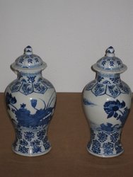 Pareja de jarrones de porcelana dinastia Quin. China 0,39 x 0,17. 51 - 52. Regalo y decoración