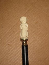 Baston de hueso con mono.Europa mediados del XX. 92 cms. 1867. Regalo y decoración