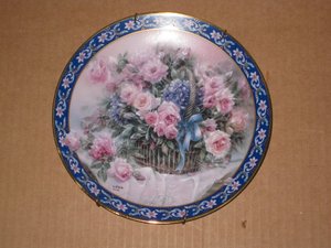 plato con flores .Europa S. XX. 21 cms. 662.Regalo y decoración