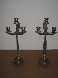Pareja de candelabros de alpaca con 4 luces. Siglos XIX al XX. 57 x 23 cms C. U. 246. 247. Regalo y decoración
