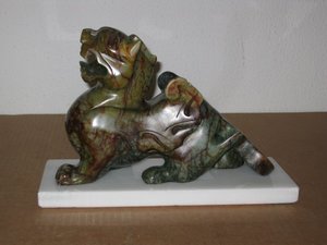 Pareja de pixius de Jade. China dinastia Quin S. XIX. 17, 7 x  7,7 x 26 cms C. U.1776 - 1777. Regalo y decoración. VENDIDO el 1776