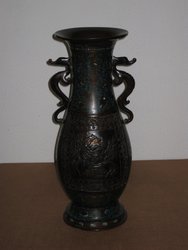 Jarron grabado bronce y cloissne. china S. XVIII. 43 x 15 cms. 53. Regalo y decoración