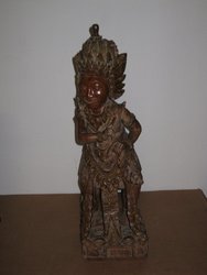 Figura  protectora. Indonesia fin S. XIX. 60 x 17 cms. 1007. Regalo y decoración