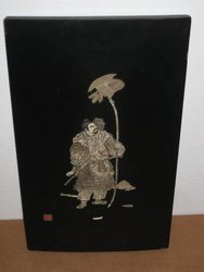 Placa de laca época meiji. con incrustaciones de hueso y marfil.  Japón. 60 x 36. 2066. Regalo y decoración