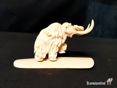 1766-C  Mamut en hueso  8,5x15,5 cms