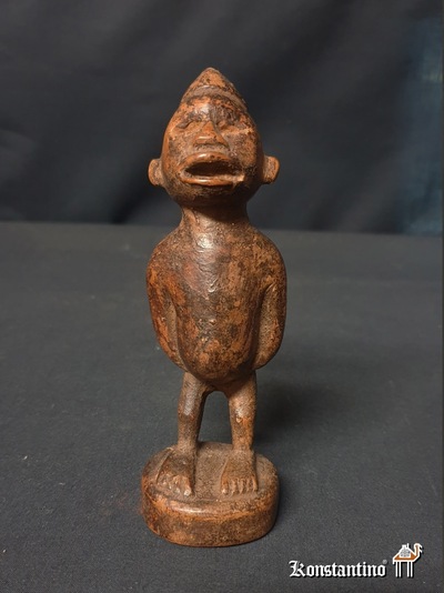 691-Afri  Figura africana en madera con edad 14x5cms  