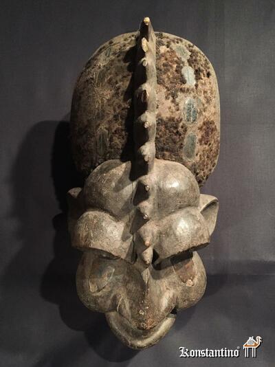 1196-Afri  Máscara africana antigua  58x30 cms