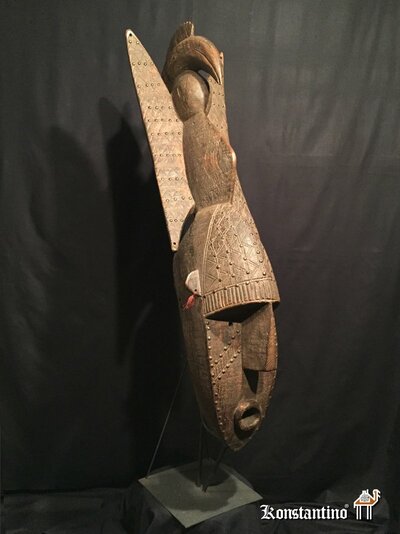 333-Afri  Máscara africana antigua en madera  1,15x31 cms