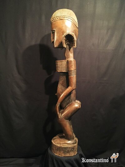 349-Afri  Figura africana antigua en madera  126x24 cms