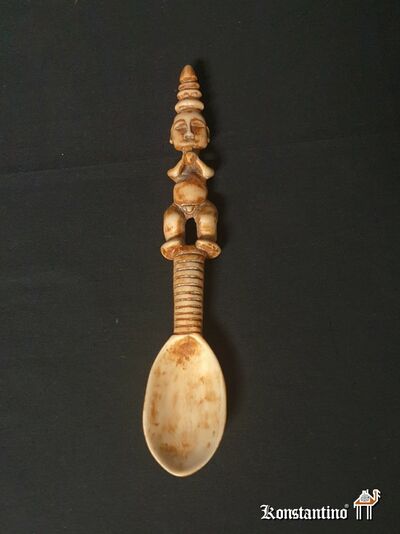 1011-Afri  Cuchara antigua en hueso africana  24x4 cms