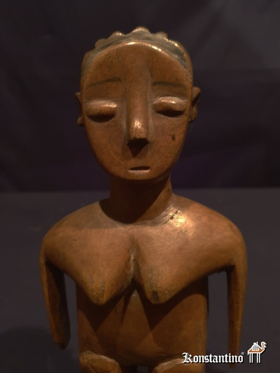 1501-Afri  Figura africana en madera  21 cms