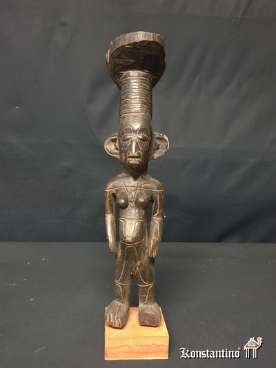 397-Afri  Figura femenina africana con edad de 41x9 cms