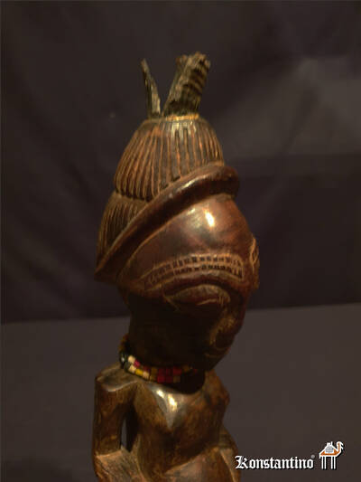 642-Afri  Figura  africana antigua en madera  28x8 cms